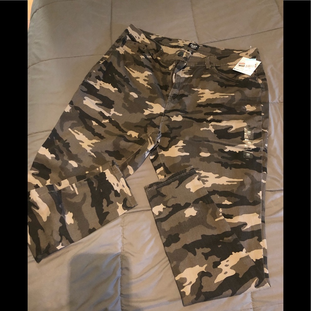 NWT Emma camo jeggings size 20
